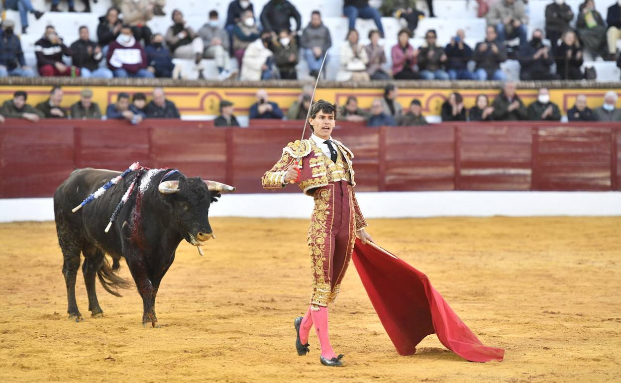 Carlos Domínguez con el cuarto de la tarde en Olivenza. 