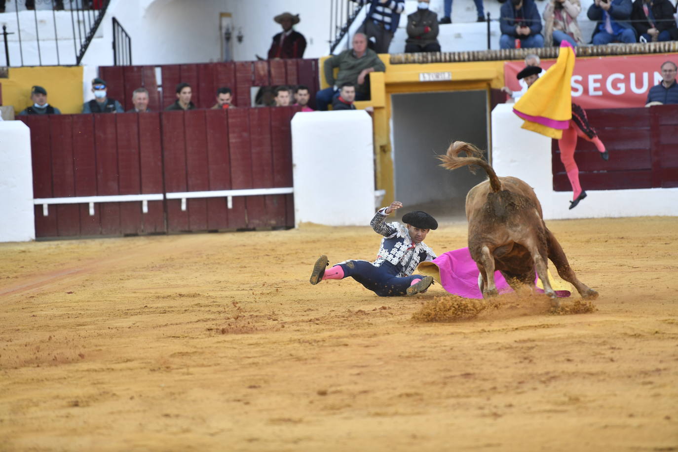 Fotos: Segunda novillada de Olivenza: Lalo de María, Alejandro Adame y Raquel Martín