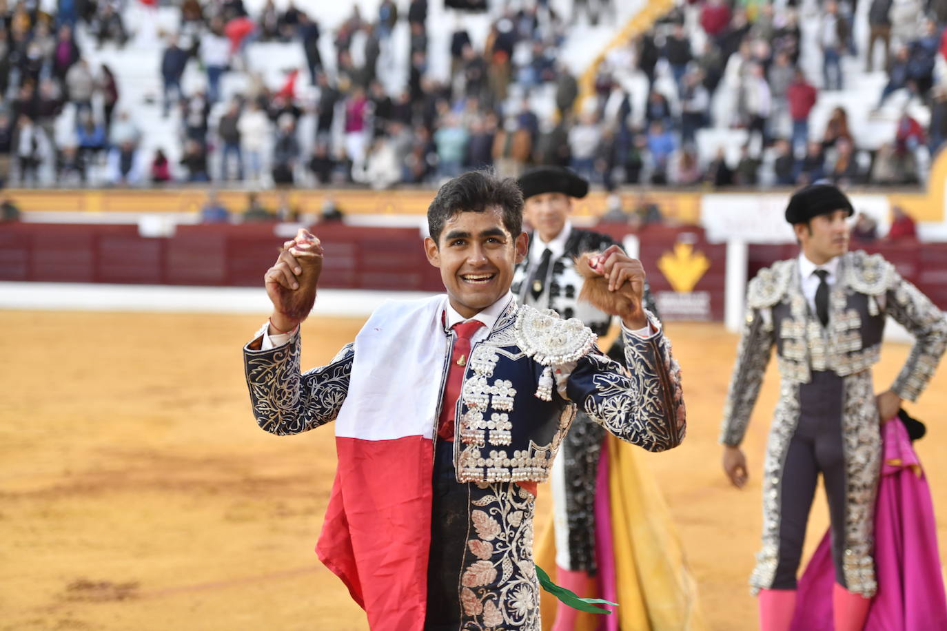 Fotos: Segunda novillada de Olivenza: Lalo de María, Alejandro Adame y Raquel Martín