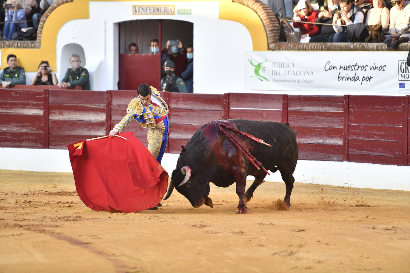 Fotos: En imágenes | La primera corrida de toros de Olivenza con Morante de la Puebla, El Juli y Emilio de Justo