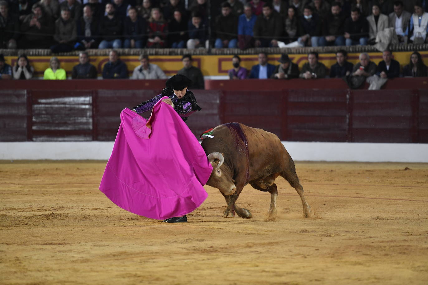 Fotos: La corrida de toros de Morante de la Puebla, José María Manzanares y Roca Rey, en imágenes