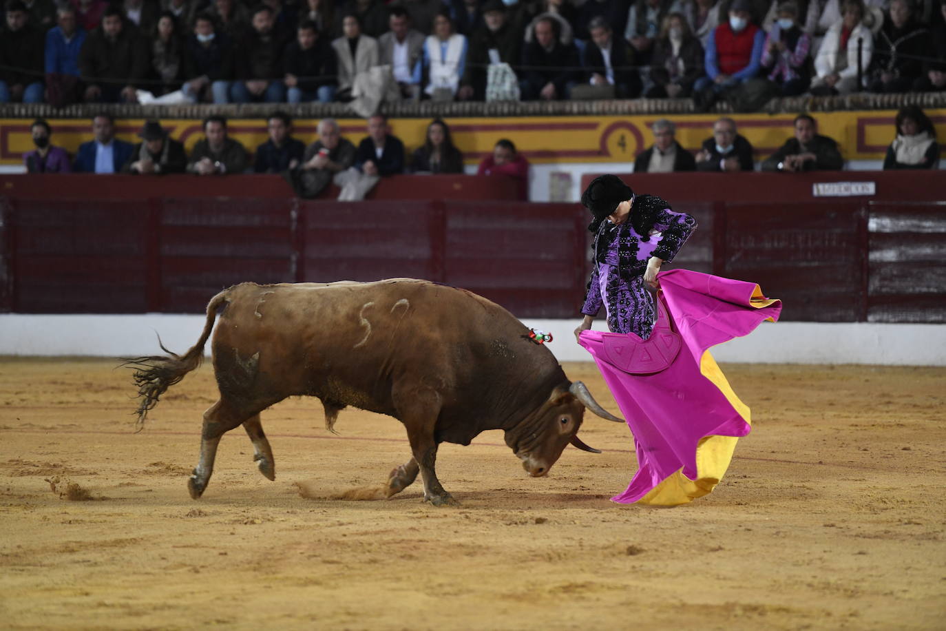 Fotos: La corrida de toros de Morante de la Puebla, José María Manzanares y Roca Rey, en imágenes