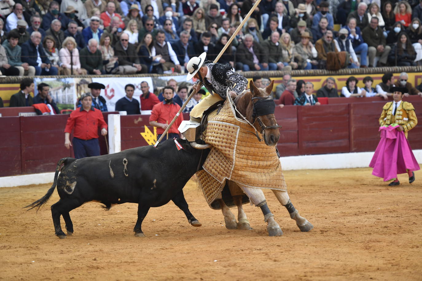 Fotos: La corrida de toros de Morante de la Puebla, José María Manzanares y Roca Rey, en imágenes