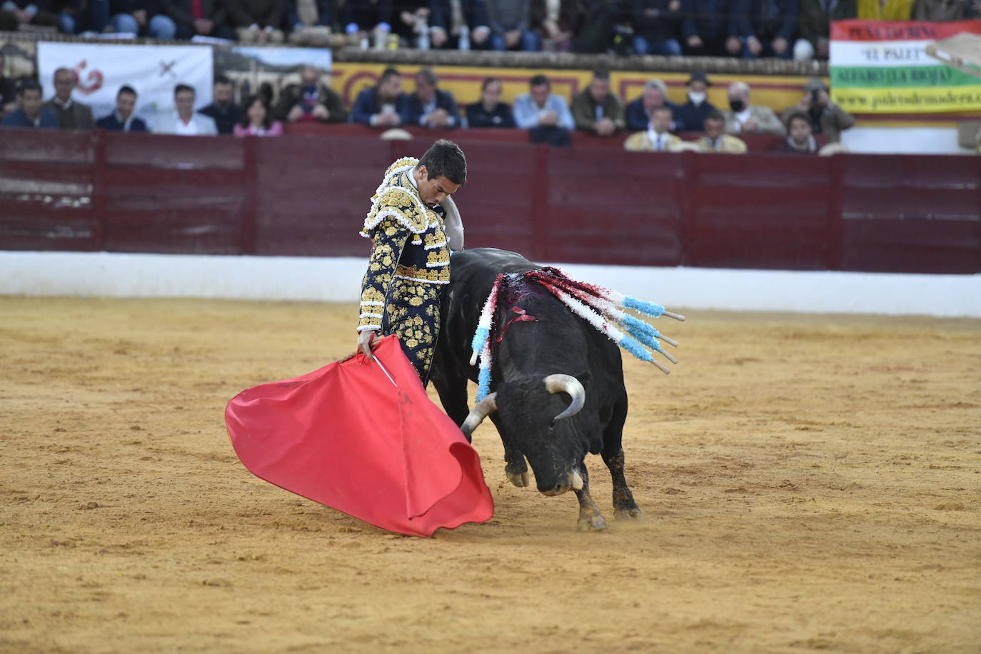 Fotos: La corrida de toros de Morante de la Puebla, José María Manzanares y Roca Rey, en imágenes