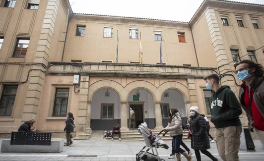 Fachada de la sede de la Escuela de Idiomas. 