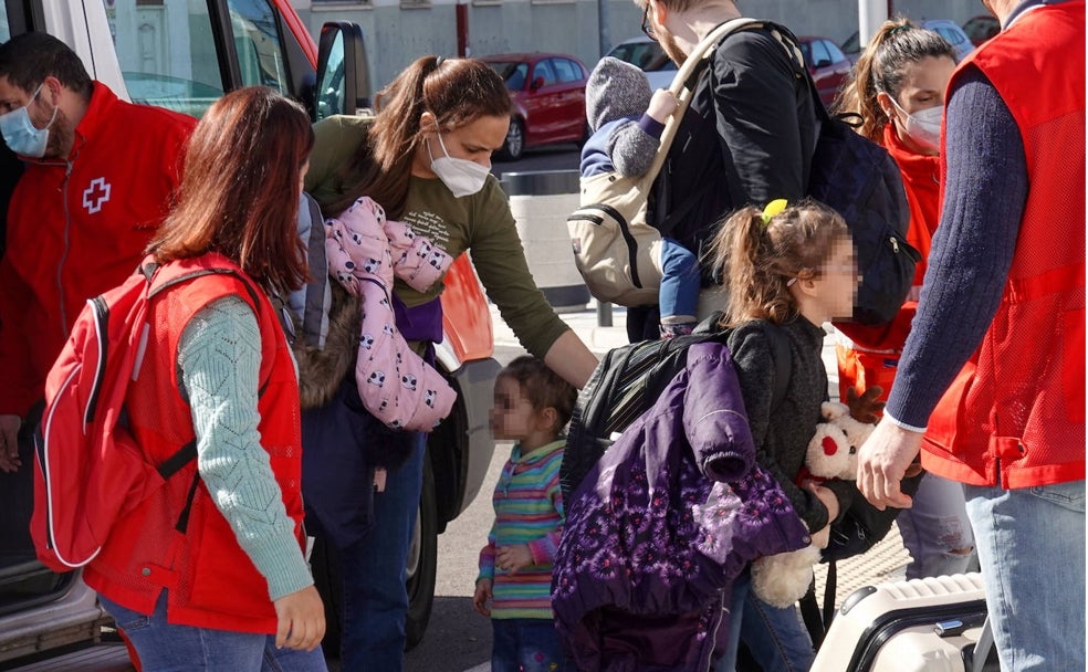 De Ucrania a Badajoz abrazada a un peluche