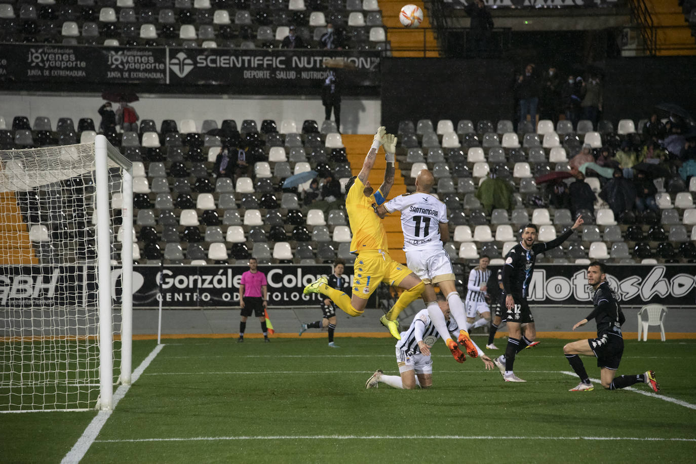 Fotos: Gorka Santamaría hace inmortal al Badajoz