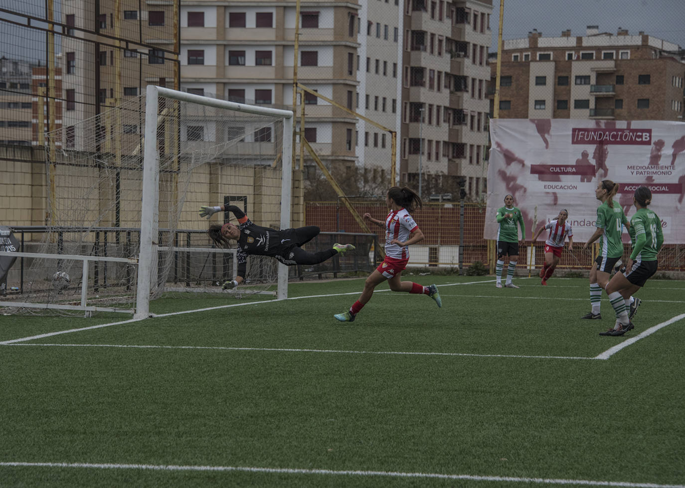 Fotos: El Cacereño empata el derbi contra el Santa Teresa en el descuento