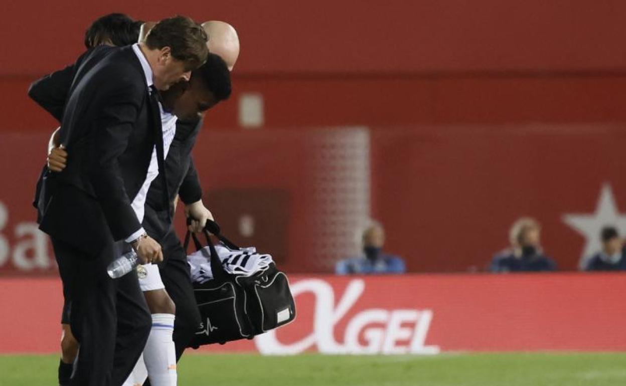 Rodrygo se retira, lesionado, en Mallorca. 