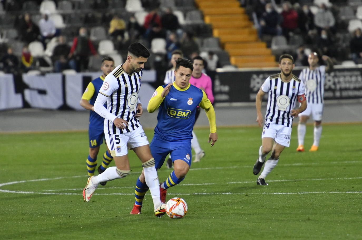 Fotos: Gran victoria del CD Badajoz ante el Real Irún