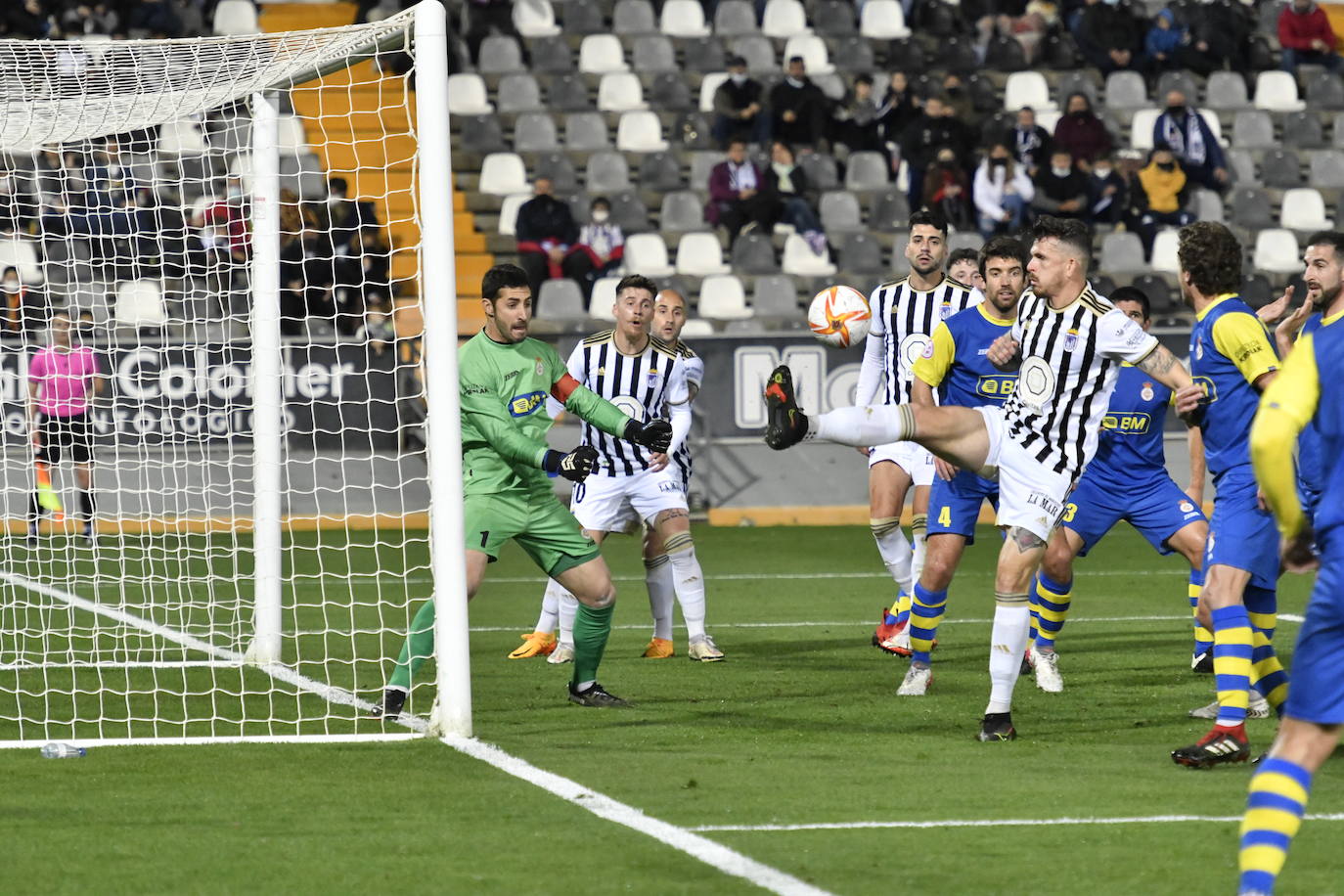 Fotos: Gran victoria del CD Badajoz ante el Real Irún