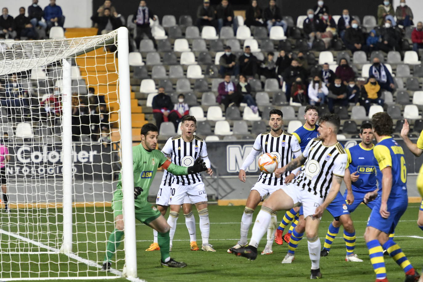 Fotos: Gran victoria del CD Badajoz ante el Real Irún