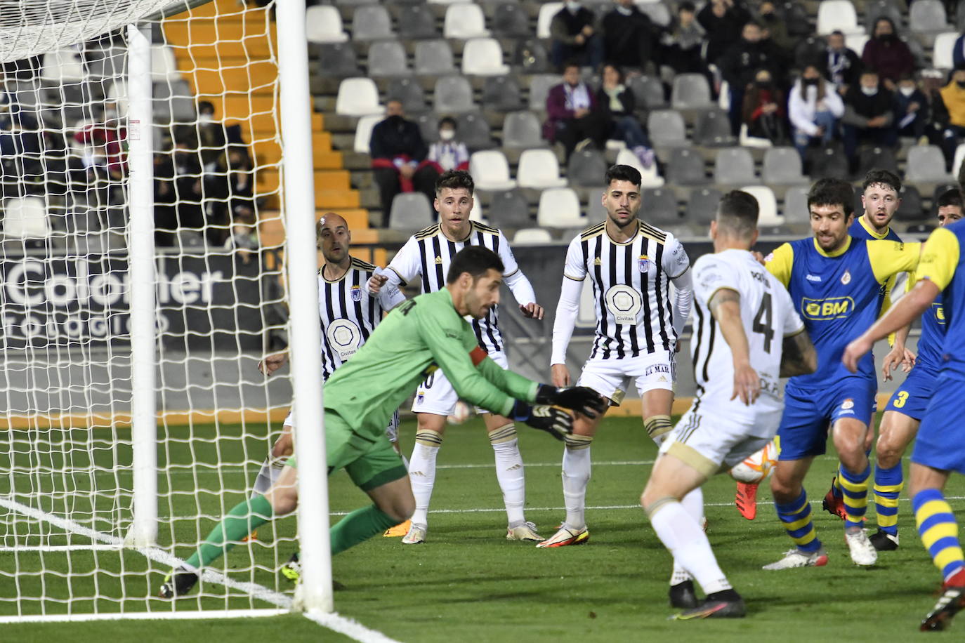 Fotos: Gran victoria del CD Badajoz ante el Real Irún