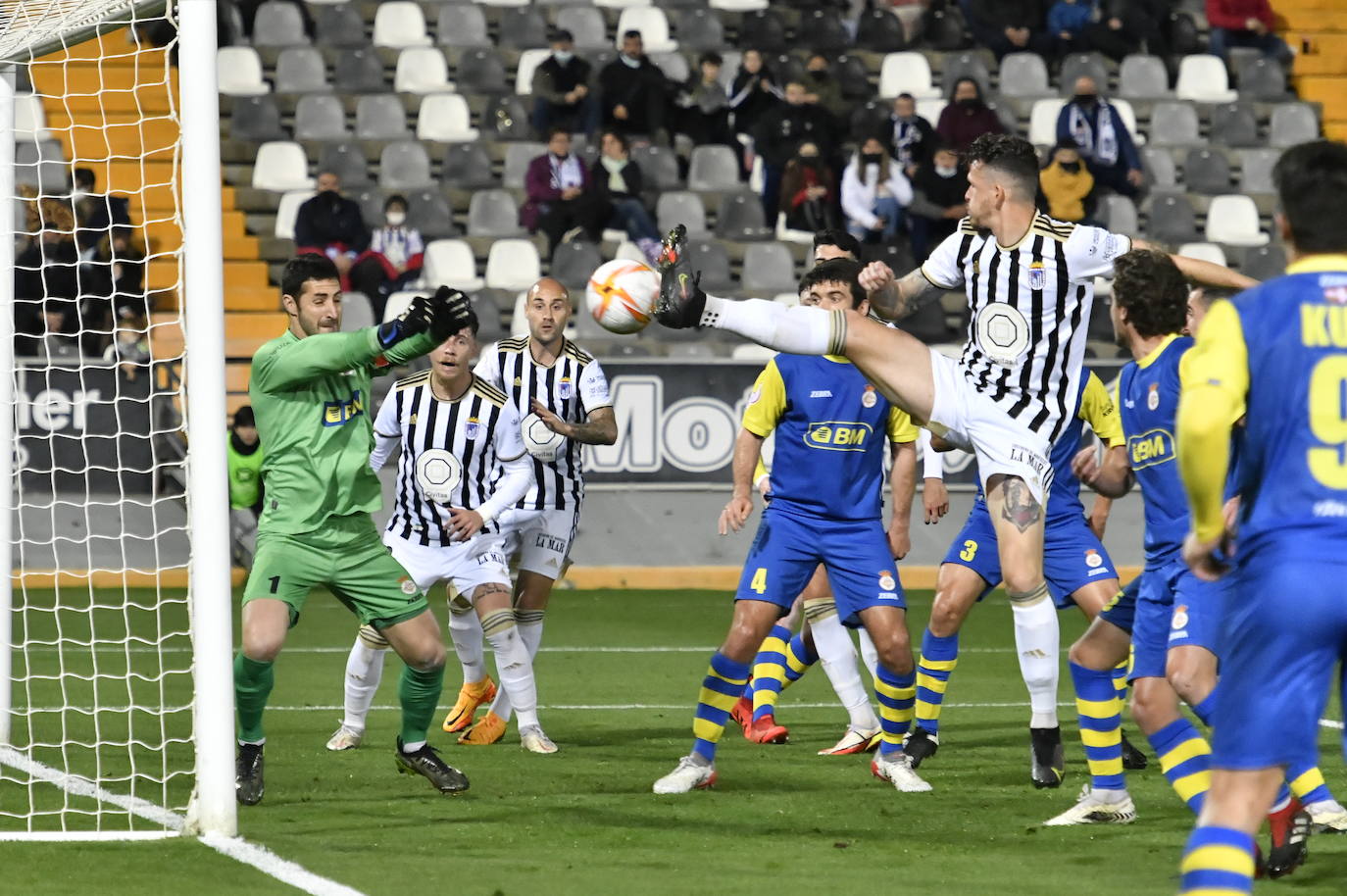 Fotos: Gran victoria del CD Badajoz ante el Real Irún