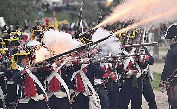 Badajoz vuelve al siglo XIX con olor a pólvora