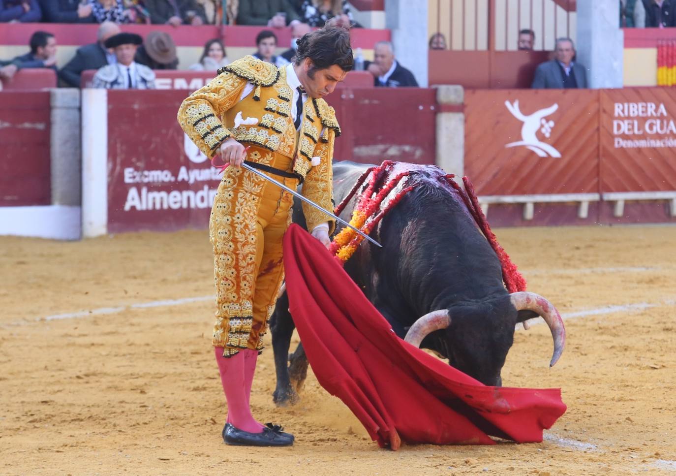 Fotos: Morante, Roca Rey de Emilio de Justo salen a hombros en Almendralejo