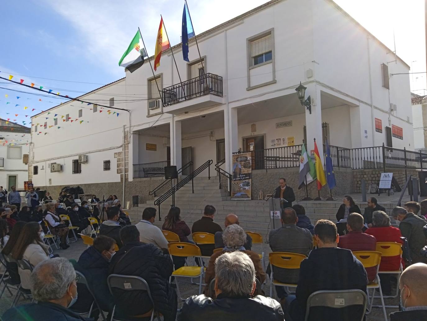 Fotos: Esparragosa coloca adoquines de la memoria en homenaje a cuatro vecinos víctimas del nazismo