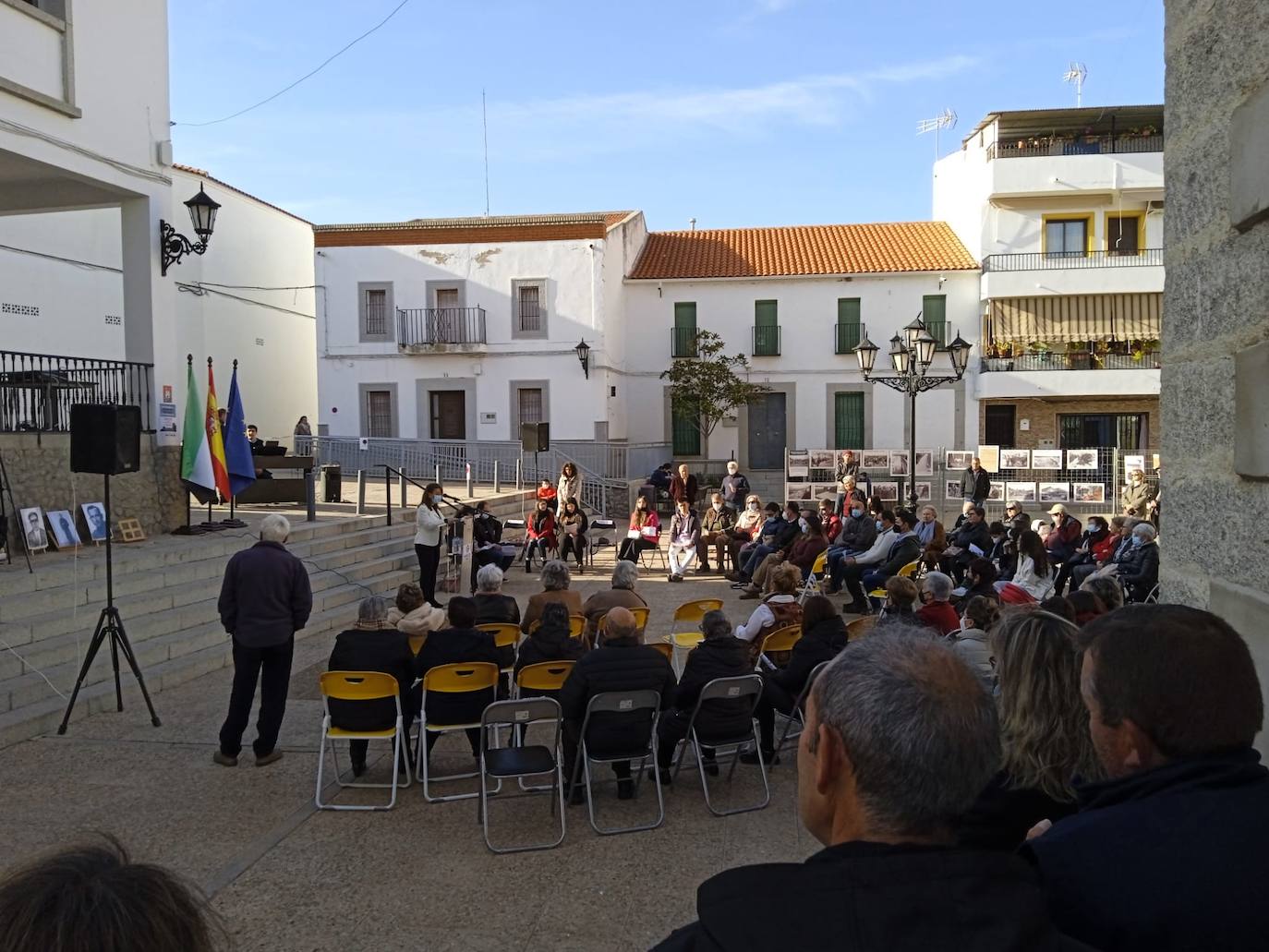 Fotos: Esparragosa coloca adoquines de la memoria en homenaje a cuatro vecinos víctimas del nazismo