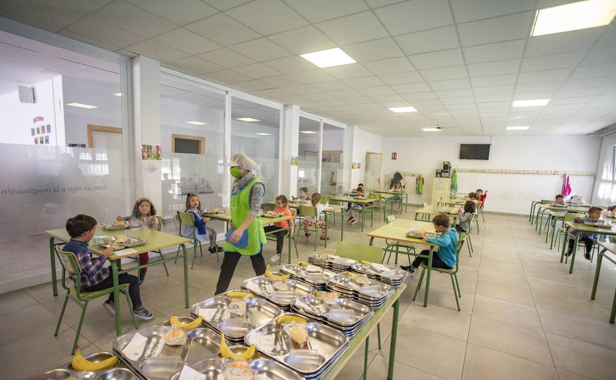 Imagen de archivo del colegio público Extremadura, en Pinilla, al que se le ha reducido una línea. 