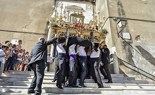 Los costaleros de Badajoz desconocen si los faldones irán levantados