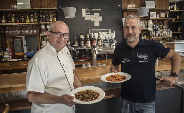 Camilo y Paco en 'El Chupi'.