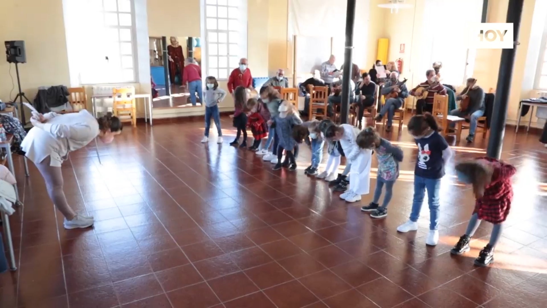 La escuela que enseña la jota extremeña