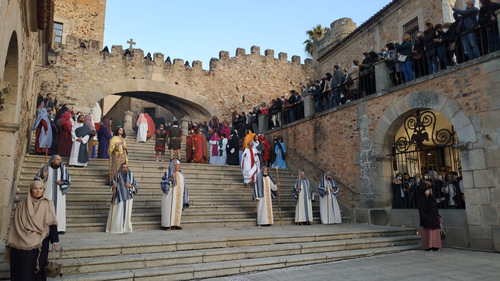 Fotos: Cientos de cacereños siguen la Pasión Viviente