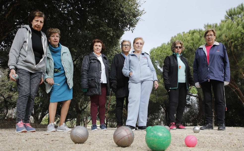 De izquierda a derecha, Ana, María del Carmen, Chani, Ángela, Alfonsi, Victoria y María. 