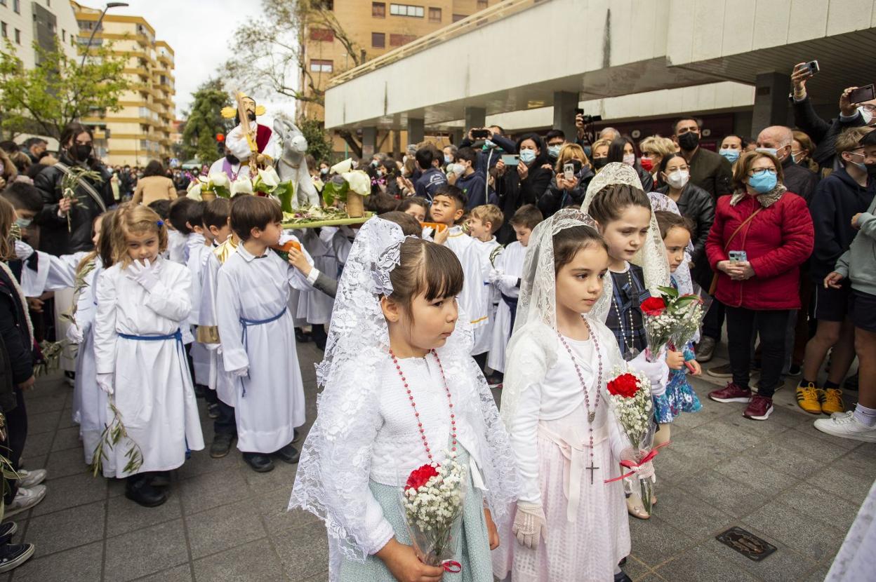 Desfile de la Burrina con niños del colegio Las Carmelitas, ayer. 