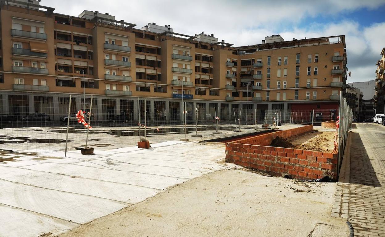 La obra de la plaza de Guadalupe de Don Benito está parada. 