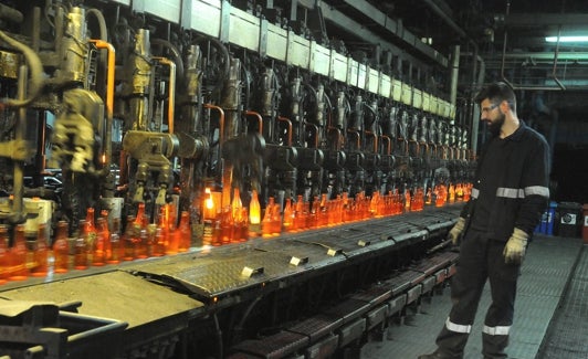 Trabajador de BA Glass en Villafranca. 