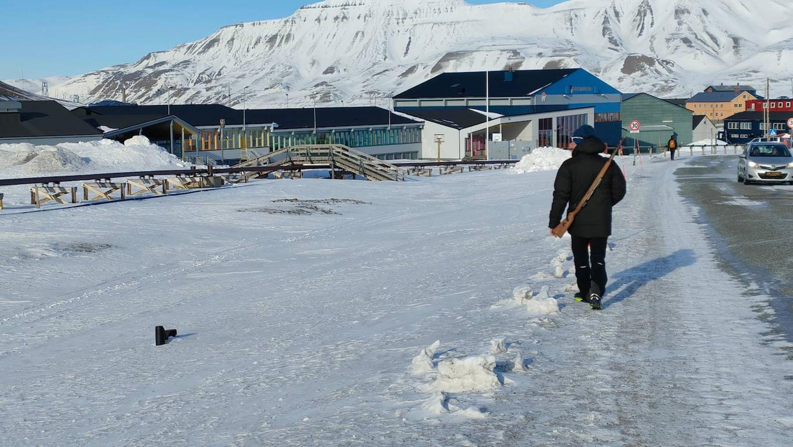 Por las calles de Longyearbyen . 