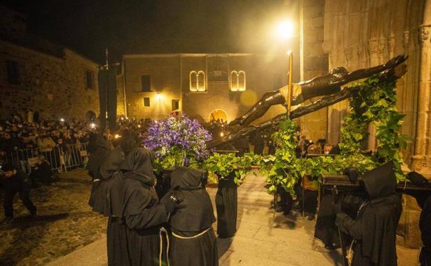 Pasión por el Cristo Negro en la Ciudad Monumental de Cáceres