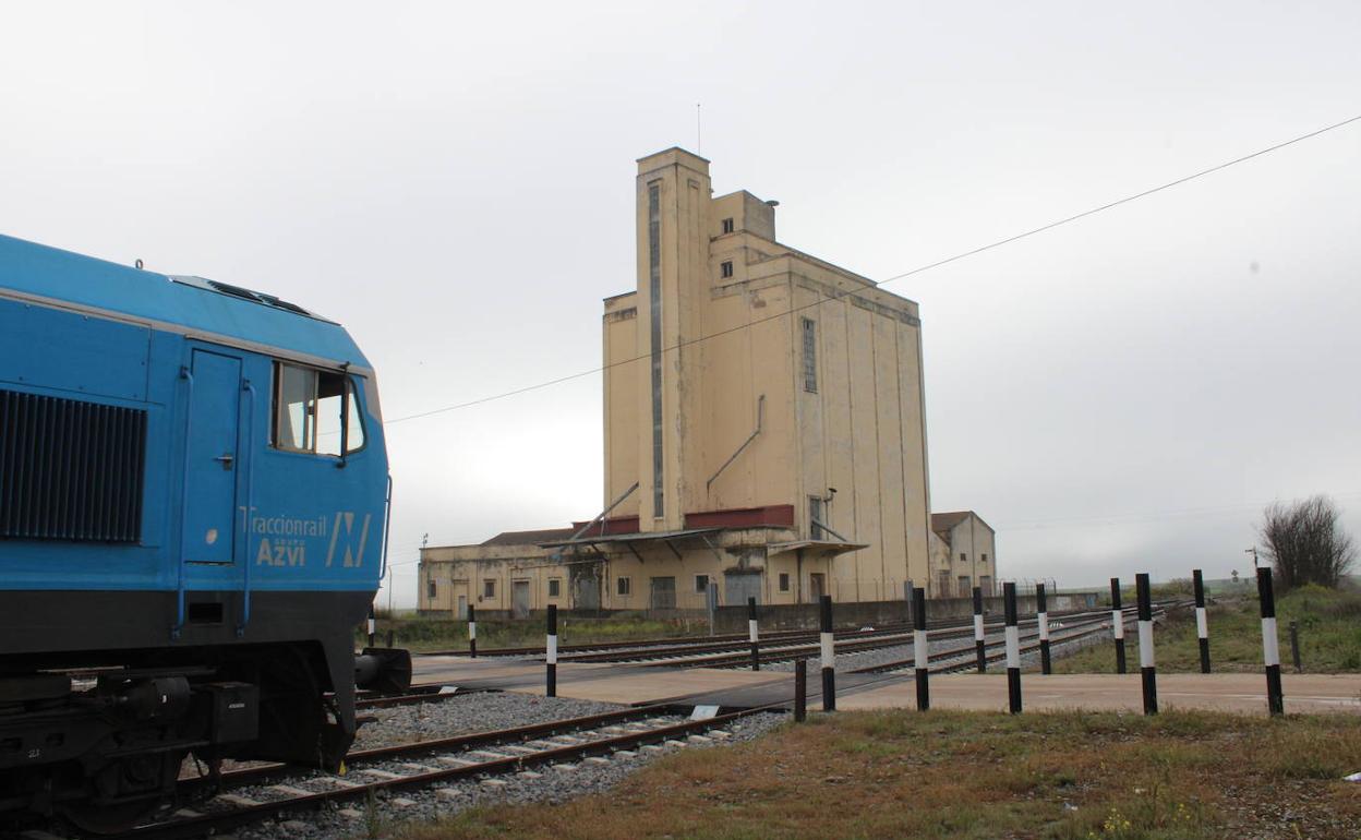 Antiguo silo de Llerena, en las proximidades de la vía férrea. 