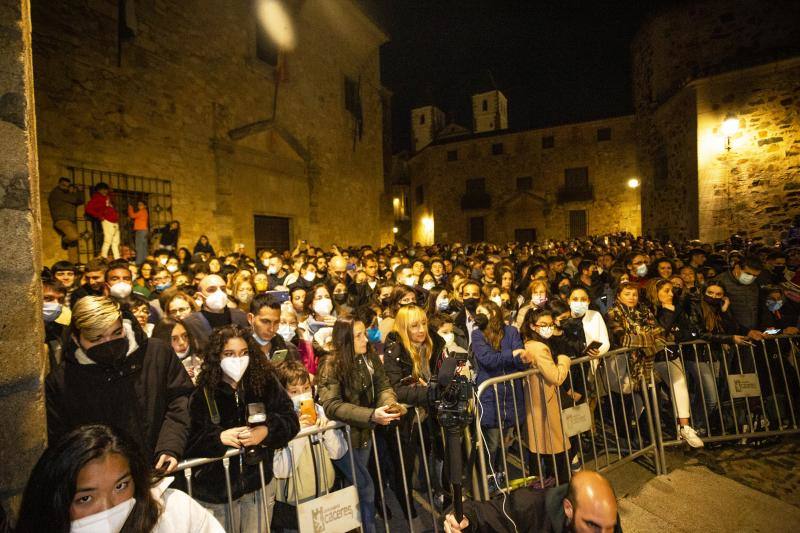 Fotos: El Cristo Negro recorre la Ciudad Monumental de Cáceres