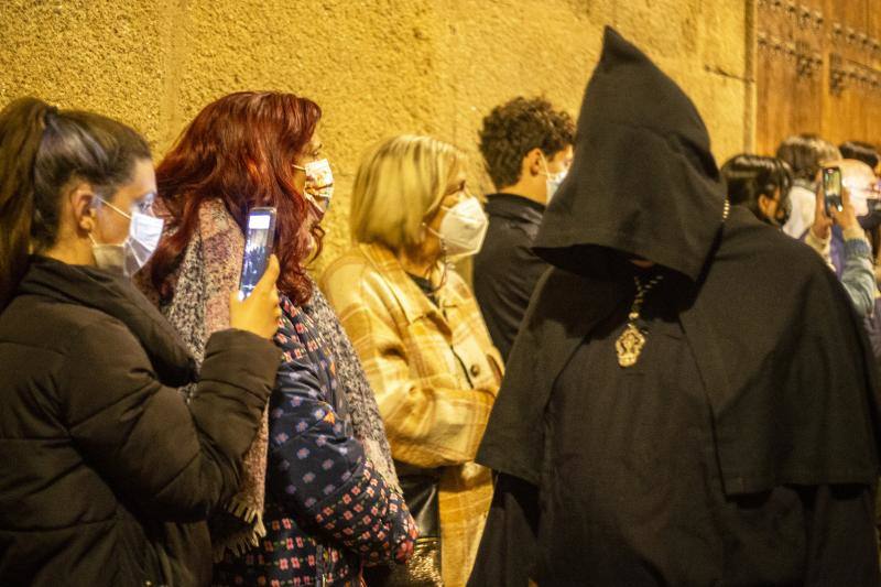 Fotos: El Cristo Negro recorre la Ciudad Monumental de Cáceres