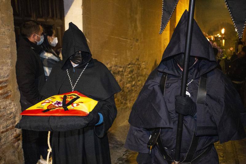 Fotos: El Cristo Negro recorre la Ciudad Monumental de Cáceres