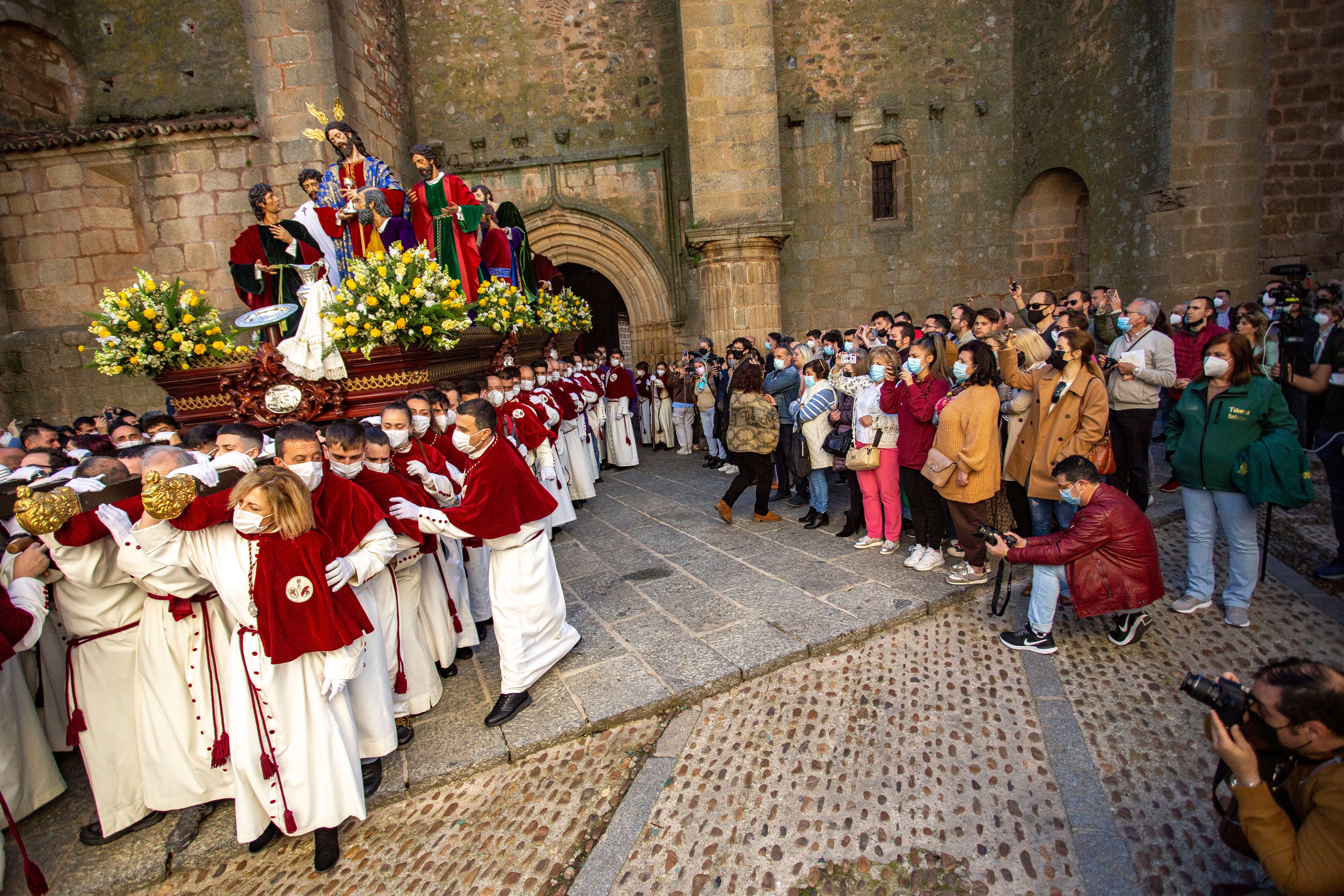 La Sagrada Cena abrió un Jueves Santo radiante en Cáceres