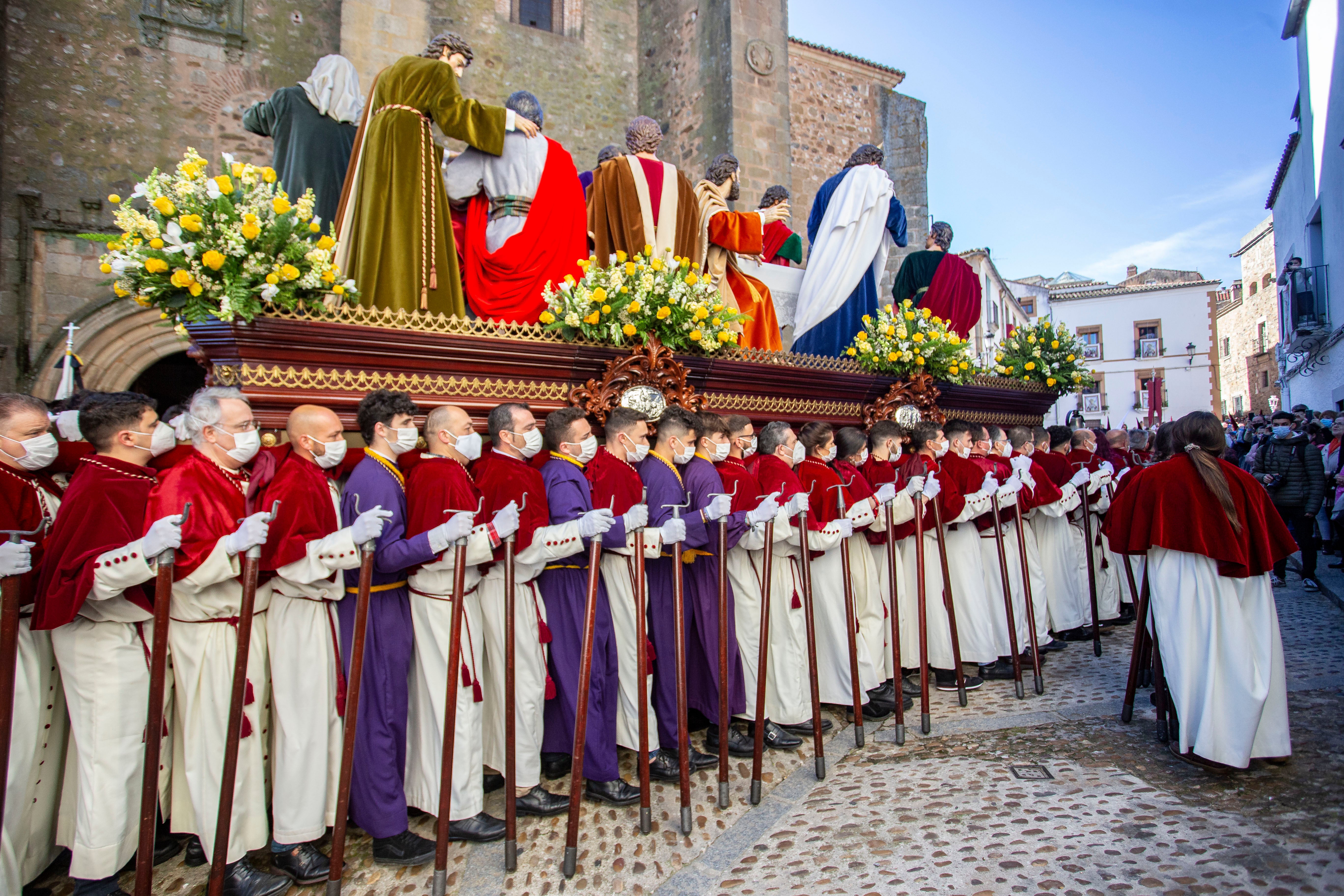 La Sagrada Cena abrió un Jueves Santo radiante en Cáceres