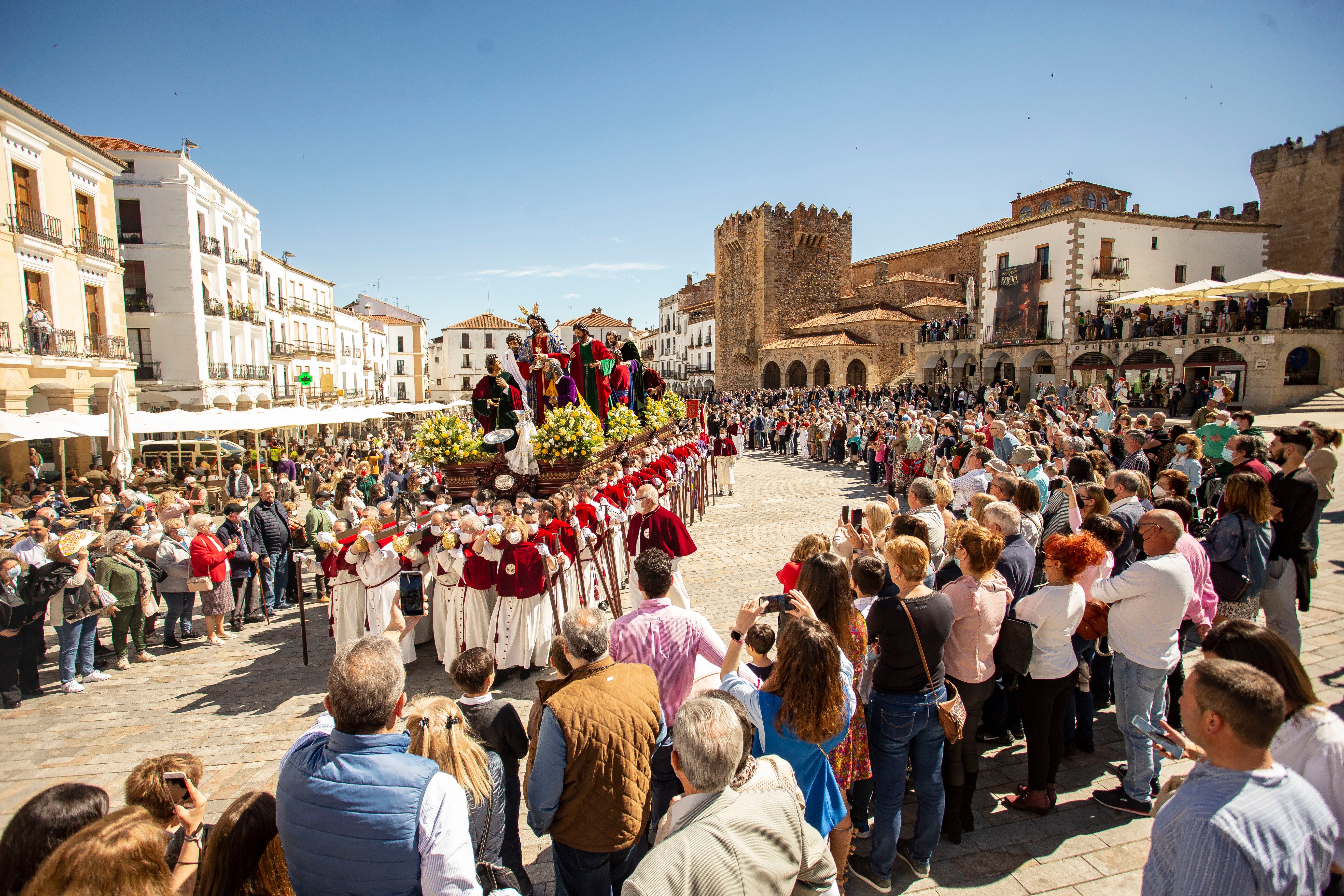 La Sagrada Cena abrió un Jueves Santo radiante en Cáceres