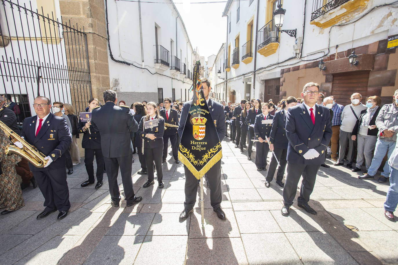 Banda de Herrera del Duque en la procesión de los Estudiantes.