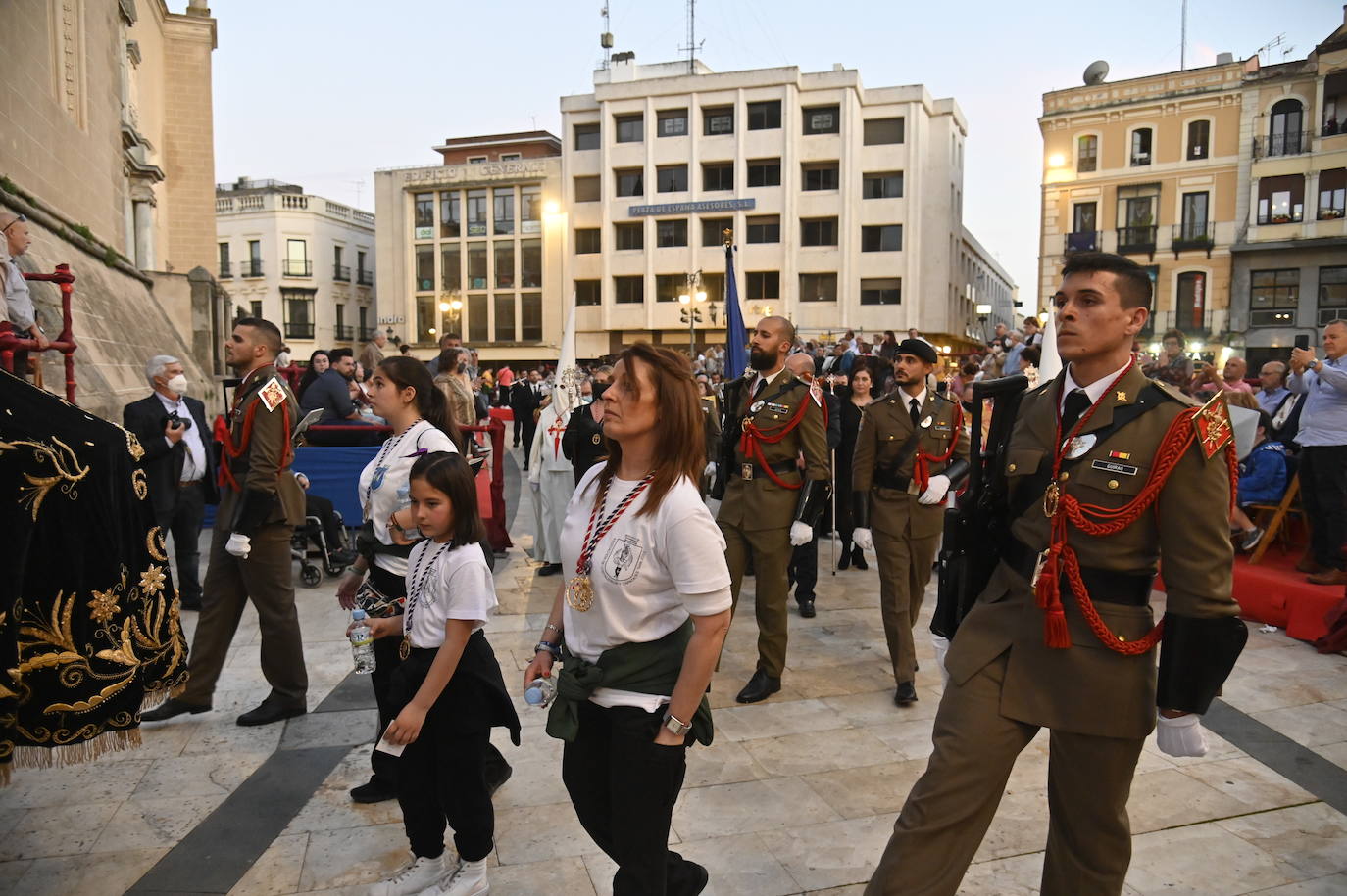 Fotos: Procesión Magna en el Viernes Santo de Badajoz