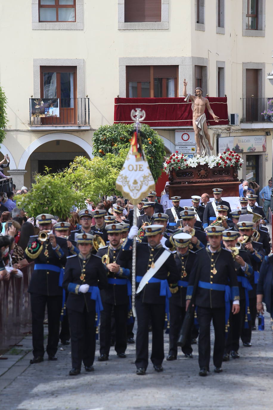 Fotos: Mérida vive la resurrección en el encuentro de la Plaza de España