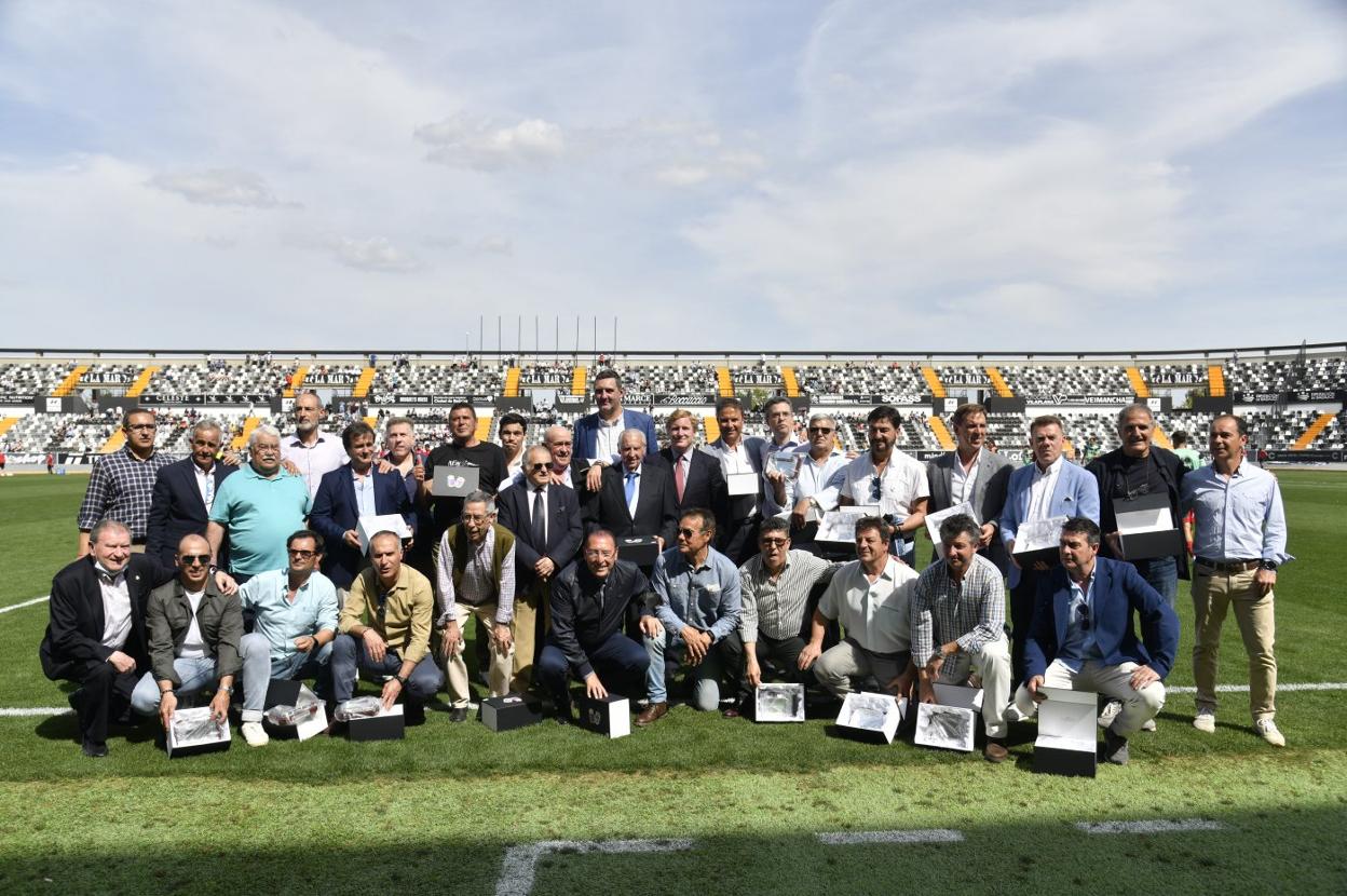 Honores a un equipo de leyenda 30 años después del ascenso