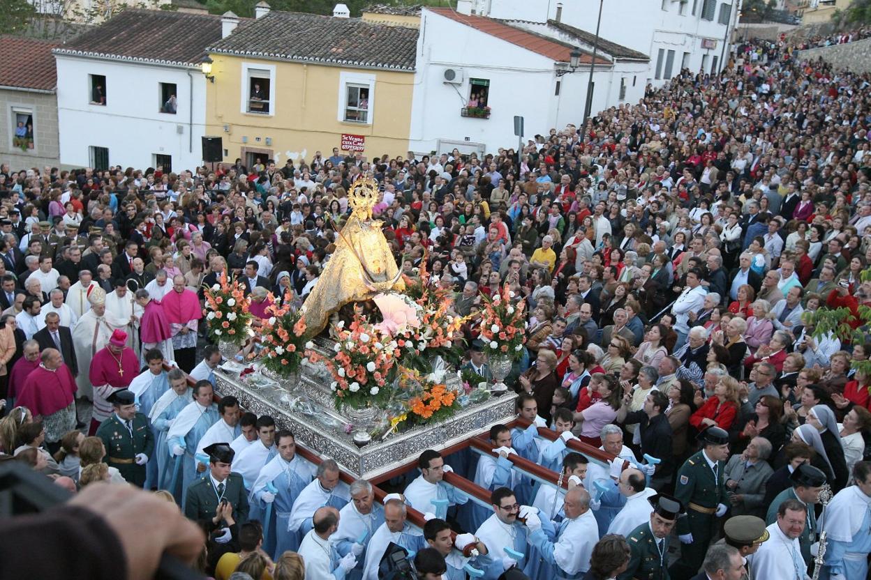 La Virgen de la Montaña volverá a ser recibida esta tarde en Fuente Concejo. 