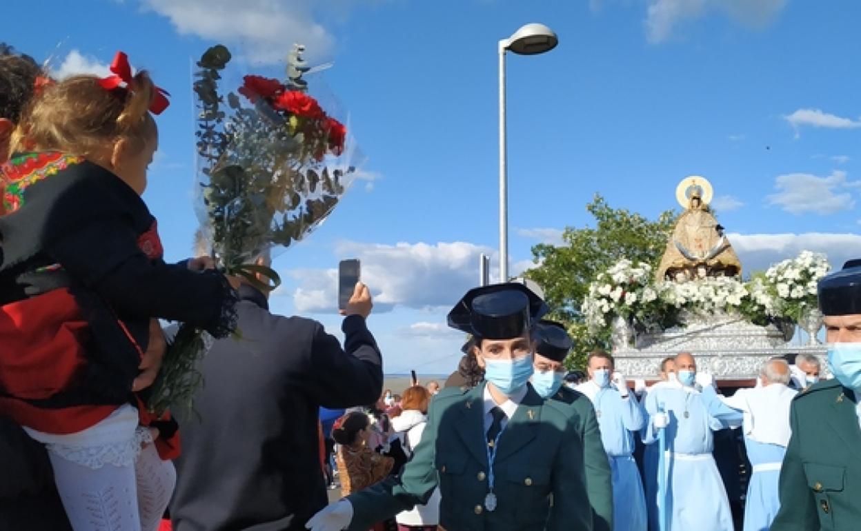 Así hemos contado la bajada de la Virgen de la Montaña en Cáceres