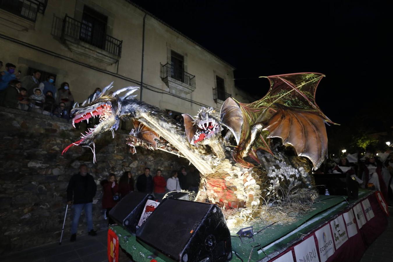 Fotos: El desfile de San Jorge de Cáceres, en imágenes