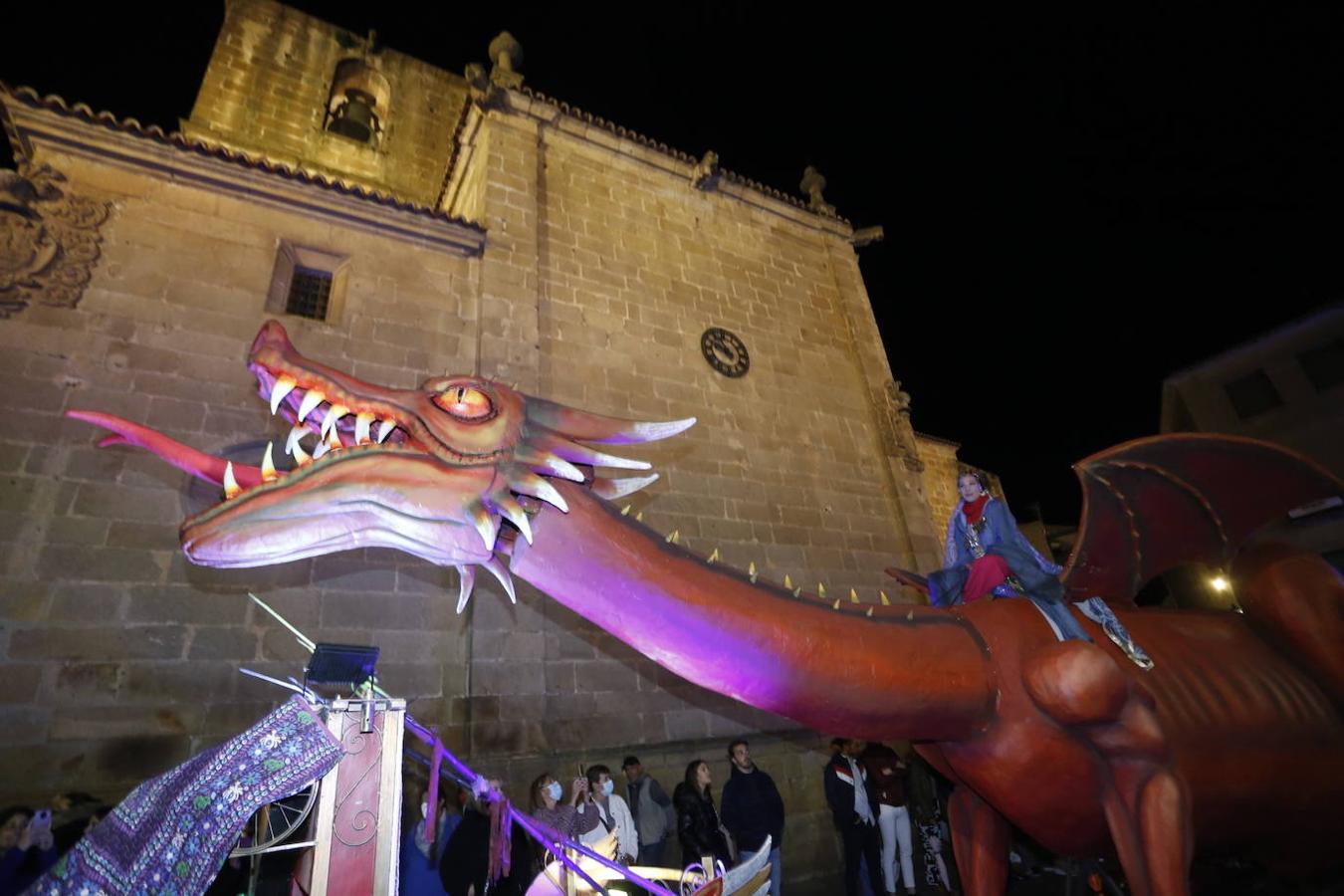 Fotos: El desfile de San Jorge de Cáceres, en imágenes