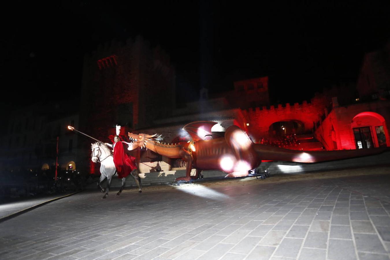 Fotos: El desfile de San Jorge de Cáceres, en imágenes