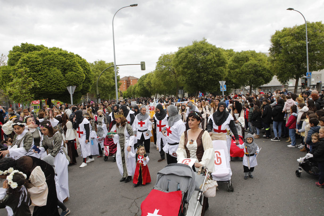 Fotos: El desfile de San Jorge de Cáceres, en imágenes